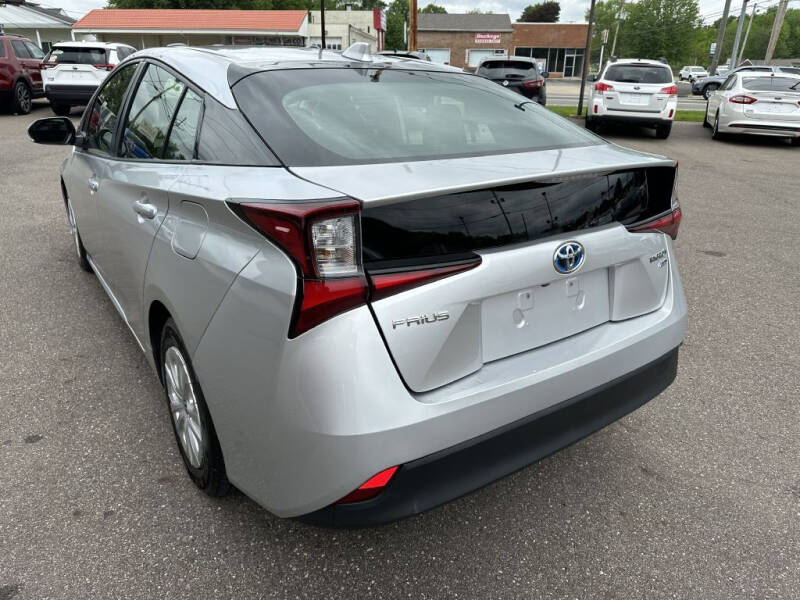 2022 Toyota Prius NIGHTSHADE photo 4