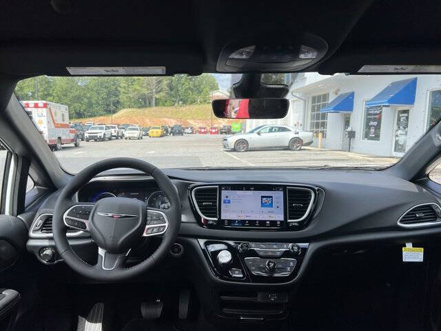 2026 Chrysler Voyager LX