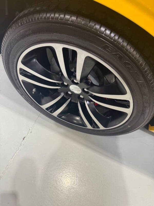 2012 Dodge Challenger SRT8 Yellow Jacket