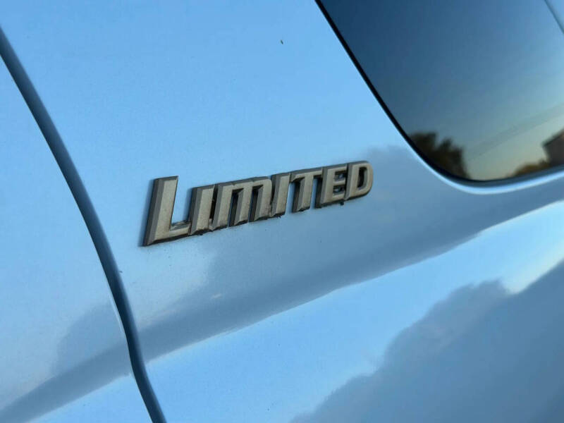 2005 Toyota Sequoia Limited