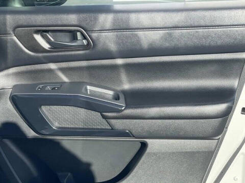 2024 Nissan Pathfinder SV