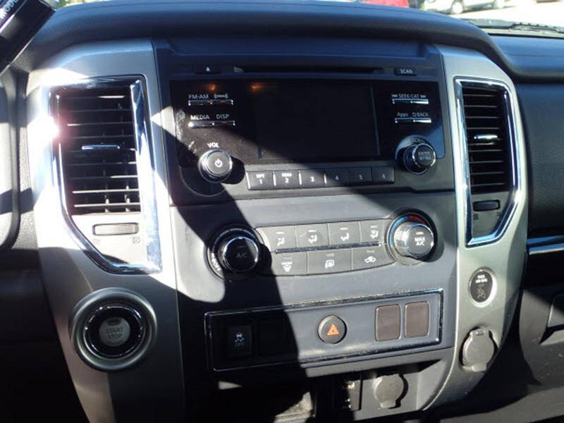 2017 Nissan Titan SV