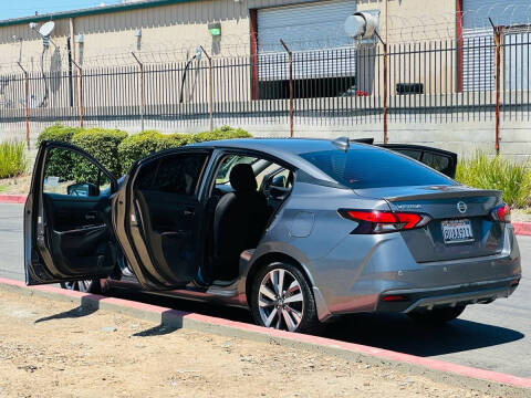 2020 Nissan Versa SR