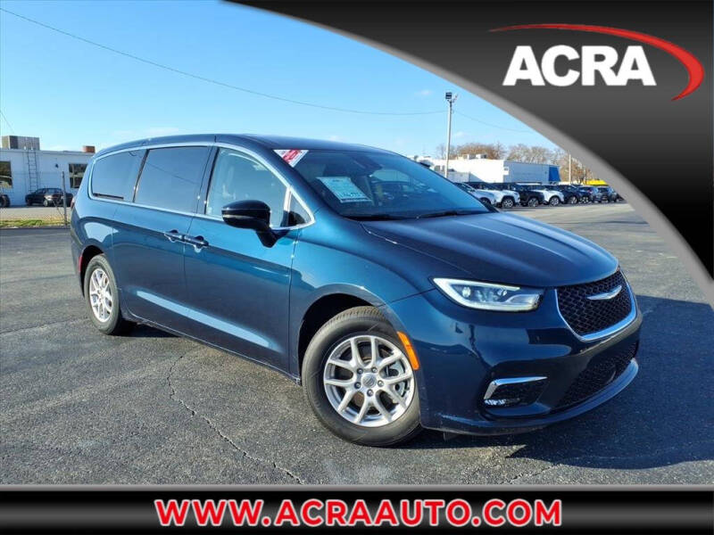 2024 Chrysler Pacifica Touring L's photo