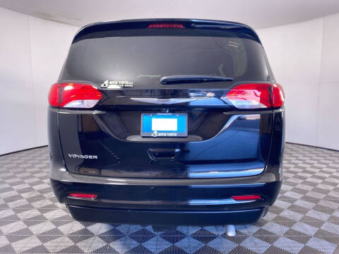 2024 Chrysler Voyager LX