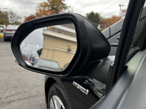 2022 Toyota Prius LE