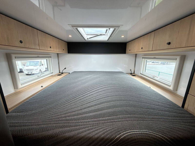2025 Kenworth K370