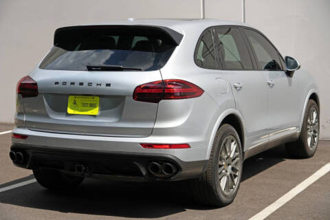2017 Porsche Cayenne Platinum Edition