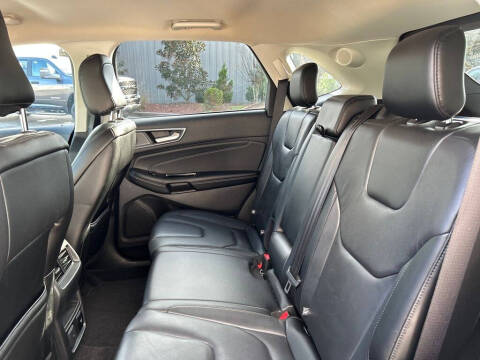 2020 Ford Edge Titanium