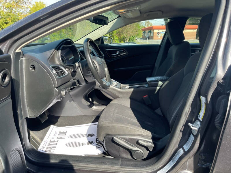 2017 Chrysler 200 LX