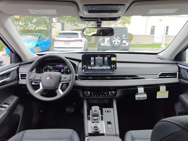 2025 Mitsubishi Outlander PHEV SE