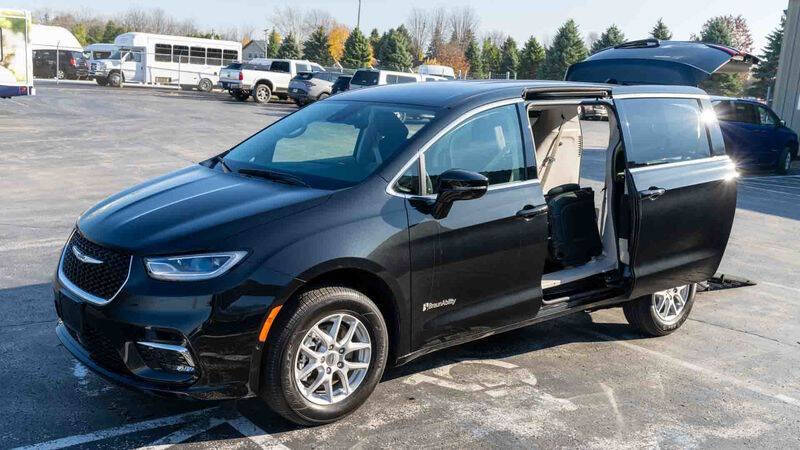 2024 Chrysler Pacifica Touring L