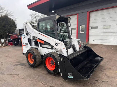 2014 Bobcat S590 TWO SPEED SKID STEER LOAD