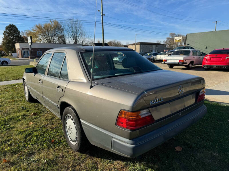 1986 Mercedes-Benz E-Class