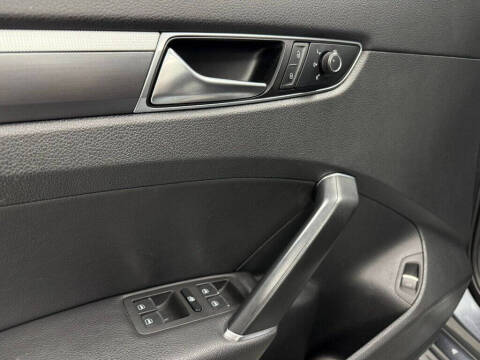 2017 Volkswagen Passat 1.8T R-Line