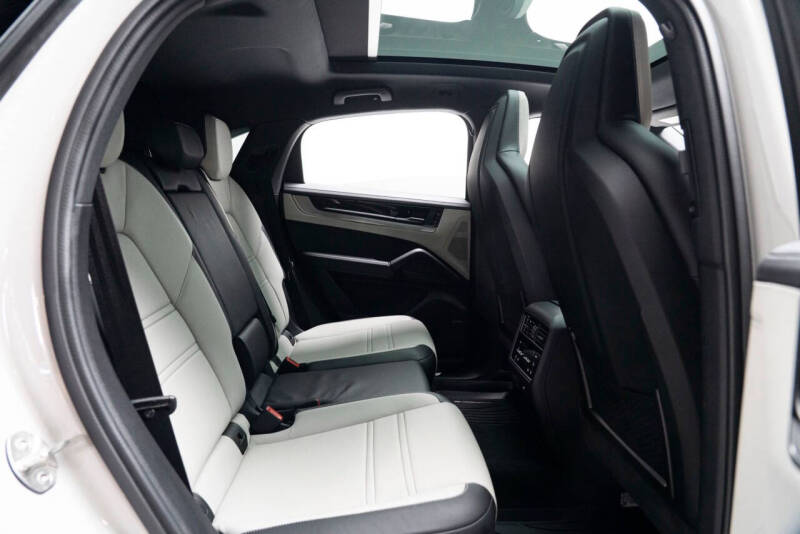 2024 Porsche Cayenne Coupe