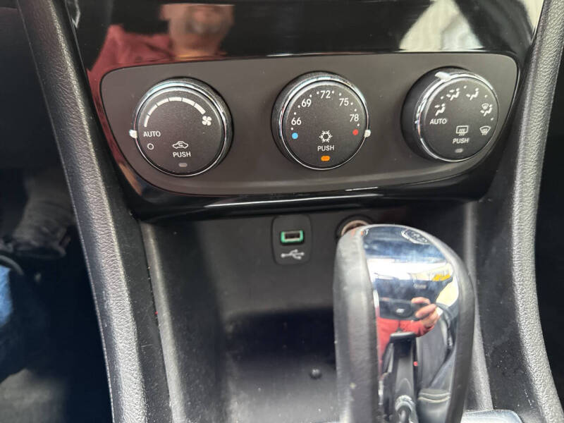 2012 Chrysler 200 S