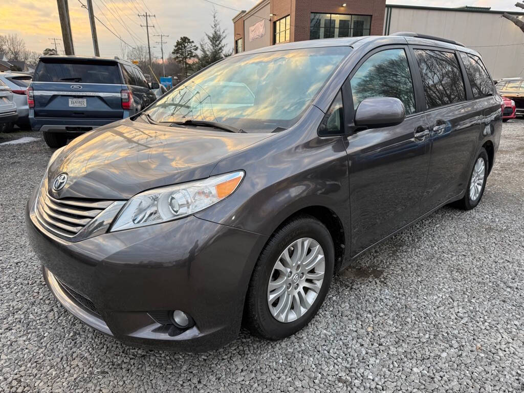 Dk. Gray 2017 Toyota Sienna XLE 7-Passenger Auto Access Seat XLE 7-Passenger Auto Access Seat 4dr Mini-Van 1