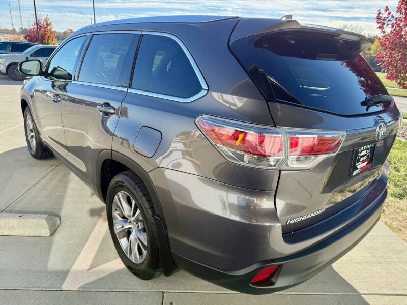 2015 Toyota Highlander XLE's photo