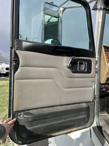 2006 Peterbilt 335 Mechanic's Truck