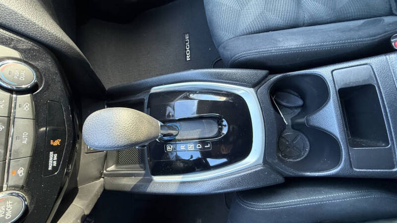 2016 Nissan Rogue SV