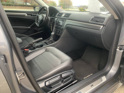 2017 Volkswagen Passat 1.8T R-Line