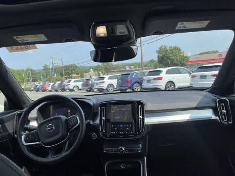 2025 Volvo XC40 B5 Core Bright Theme