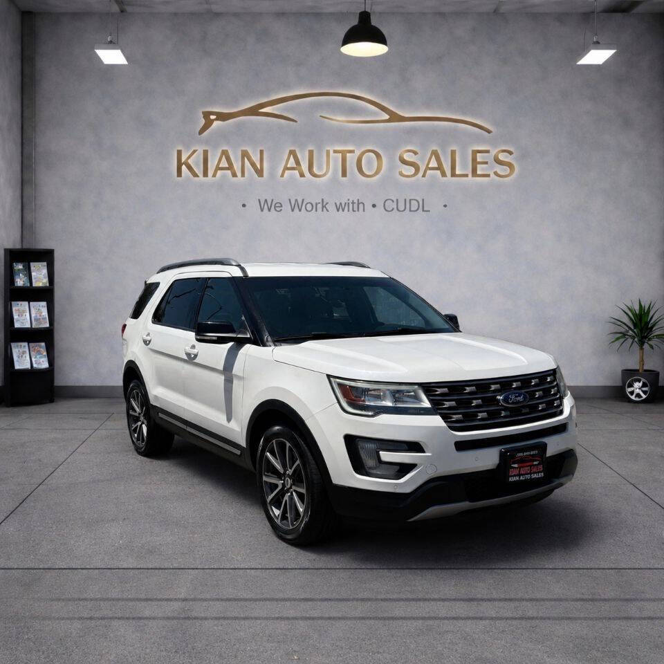 White 2016 Ford Explorer XLT AWD XLT 4dr SUV 1