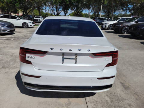 2024 Volvo S60 Recharge T8 Plus Dark Theme