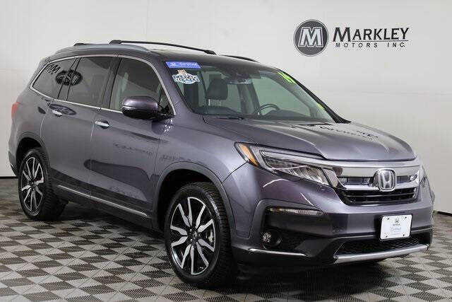 2019 Honda Pilot Touring w/Rear Captain's Chairs
