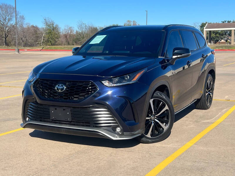 2021 Toyota Highlander for sale at AUTO DIRECT Bellaire in Houston TX