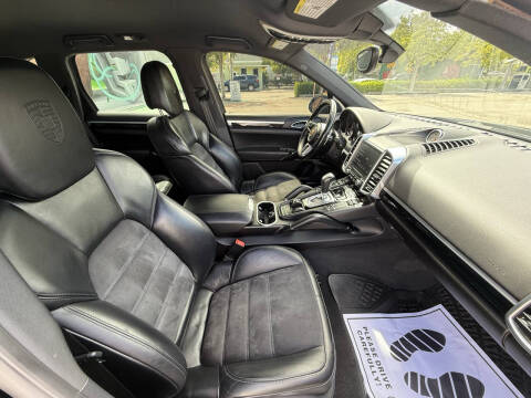 2018 Porsche Cayenne Platinum Edition