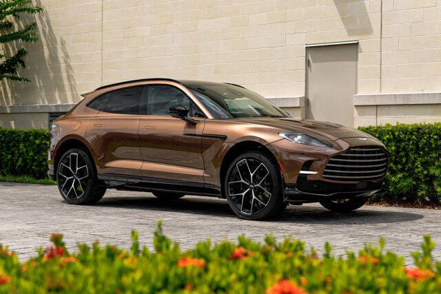 2025 Aston Martin DBX 707