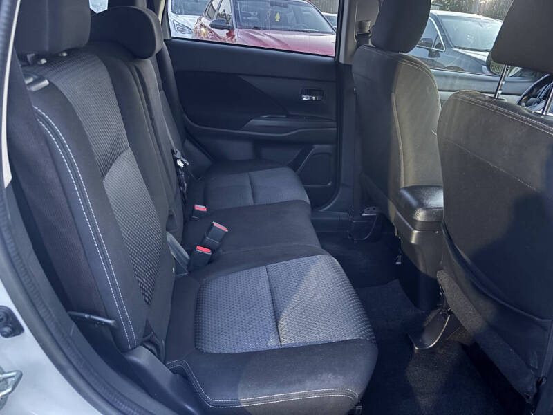 2017 Mitsubishi Outlander ES