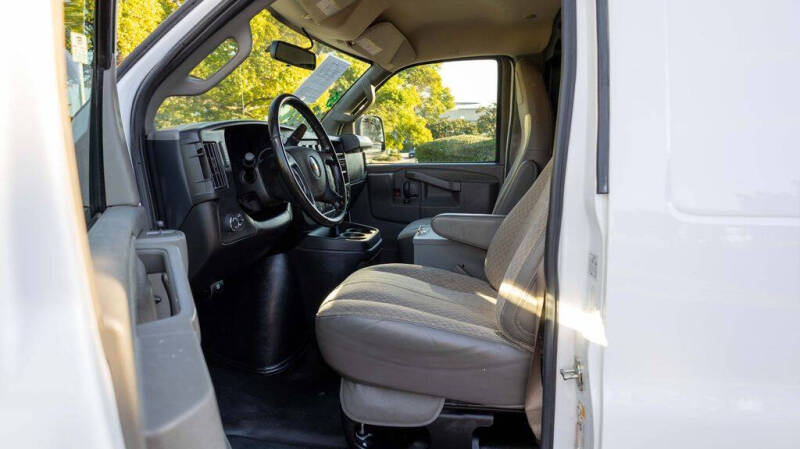 2023 Chevrolet Express 2500