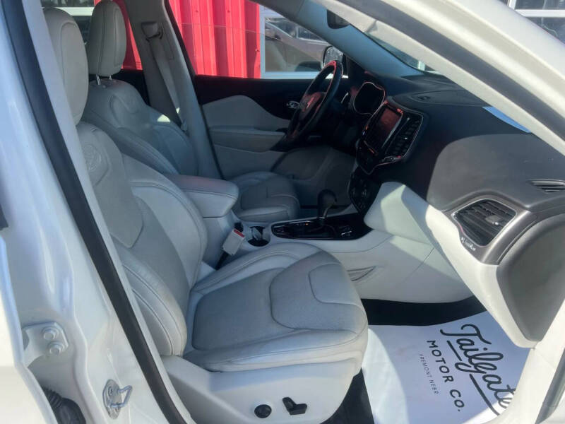 2019 Jeep Cherokee Overland