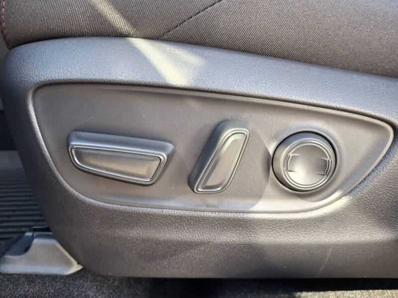 2025 Toyota RAV4 Plug-in Hybrid SE