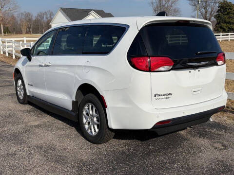 2025 Chrysler Voyager LX
