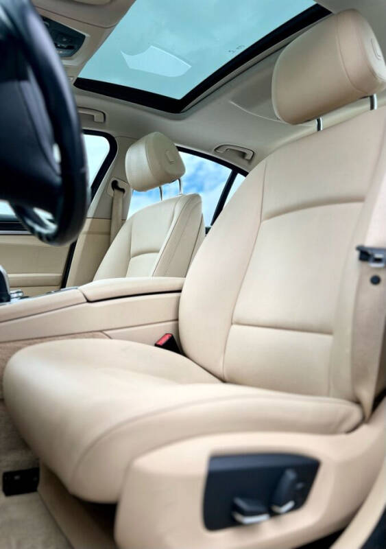 2016 BMW 5 Series 528i