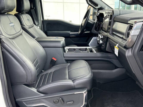 2025 Ford F-450 Super Duty Platinum