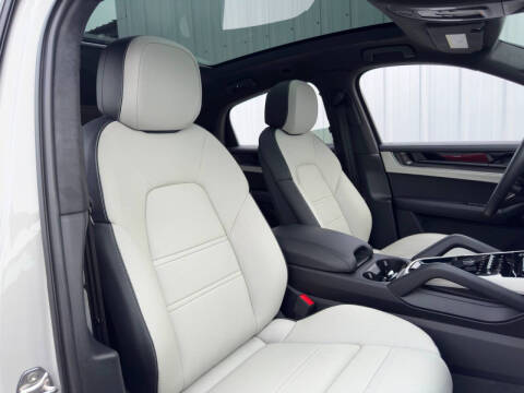 2024 Porsche Cayenne Turbo E-Hybrid Coupe