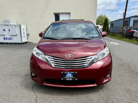 2017 Toyota Sienna XLE 8-Passenger