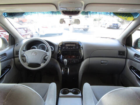 2005 Toyota Sienna LE 7 Passenger