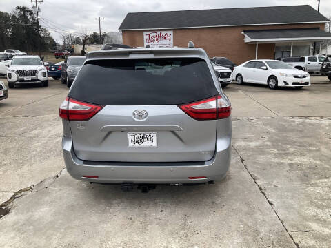2017 Toyota Sienna XLE 8-Passenger