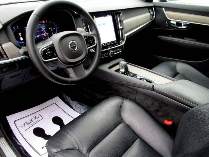 2023 Volvo S90 B6 Plus