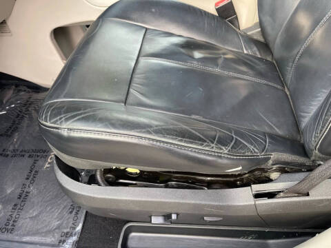 2015 Chrysler Town and Country Limited Platinum