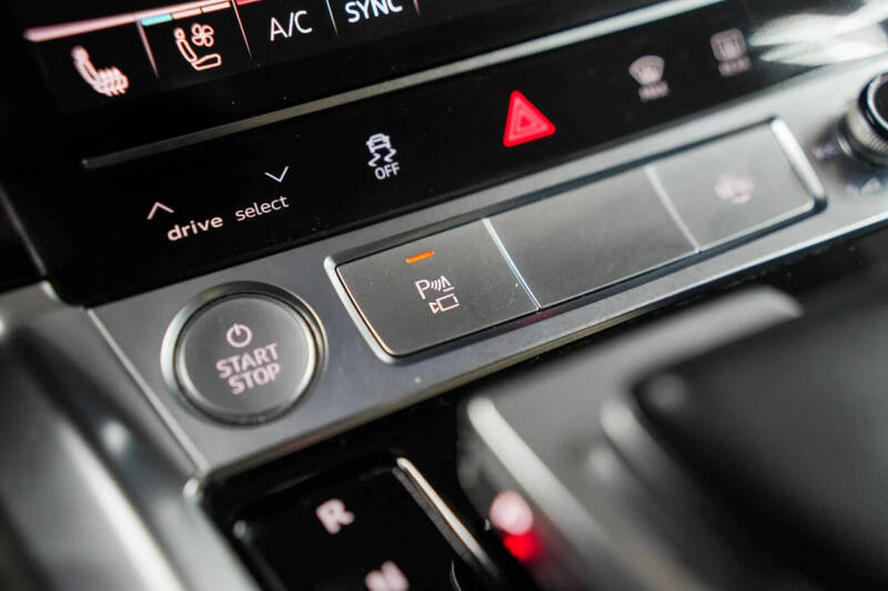 2019 Audi e-tron quattro Premium Plus