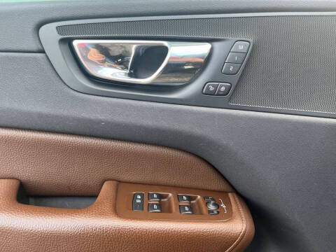 2018 Volvo XC60 T5 Momentum