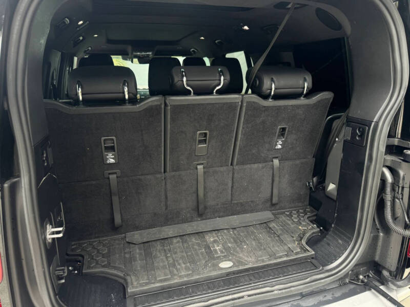 2023 Land Rover Defender 130 SE