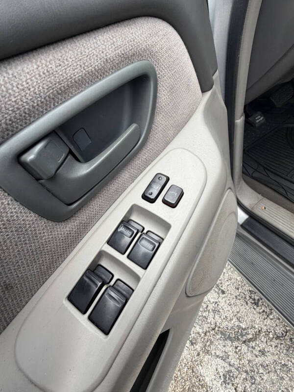 2002 Toyota Sequoia SR5